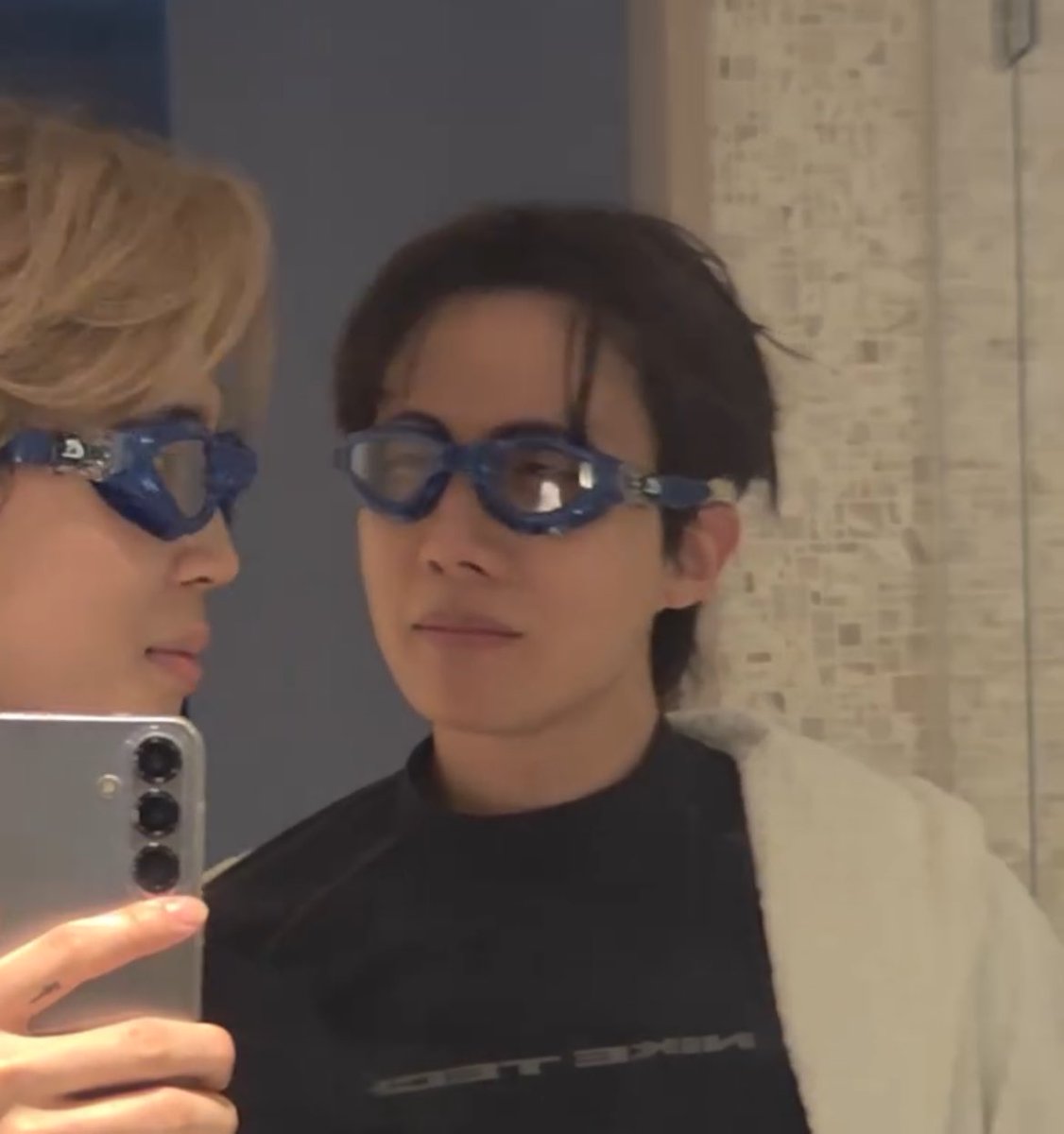 📷⋆. tweet media