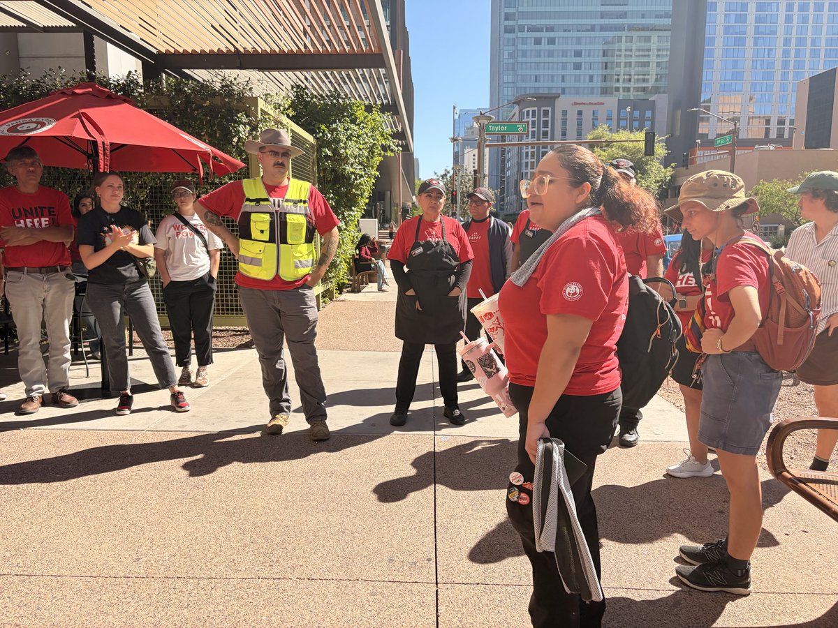 UNITEHERE11AZ's tweet photo. 🚨BREAKING NEWS🚨

ASU Dining Hall Workers at Panda Express Walk Out on Topical Strike, Claiming Heat Issues https://t.co/1sTkM9Judw