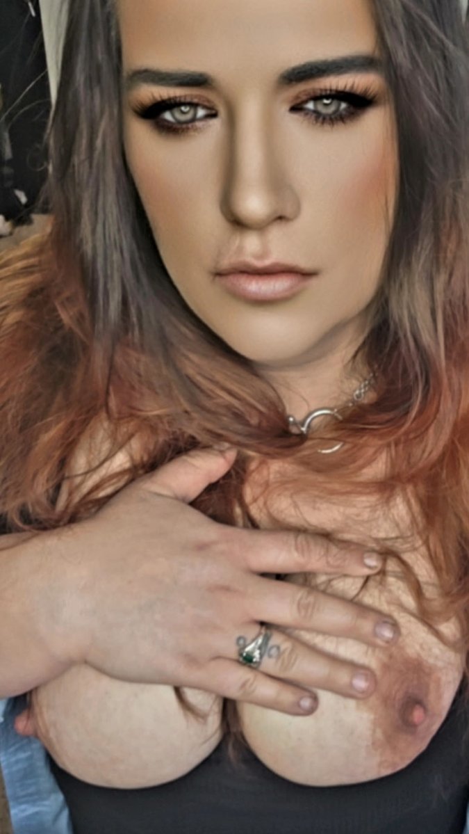 CandyMoore94 tweet media