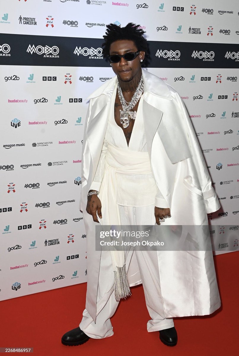 HipTv's tweet image. Shalipopi on the red carpet at the 2026 #moboawards