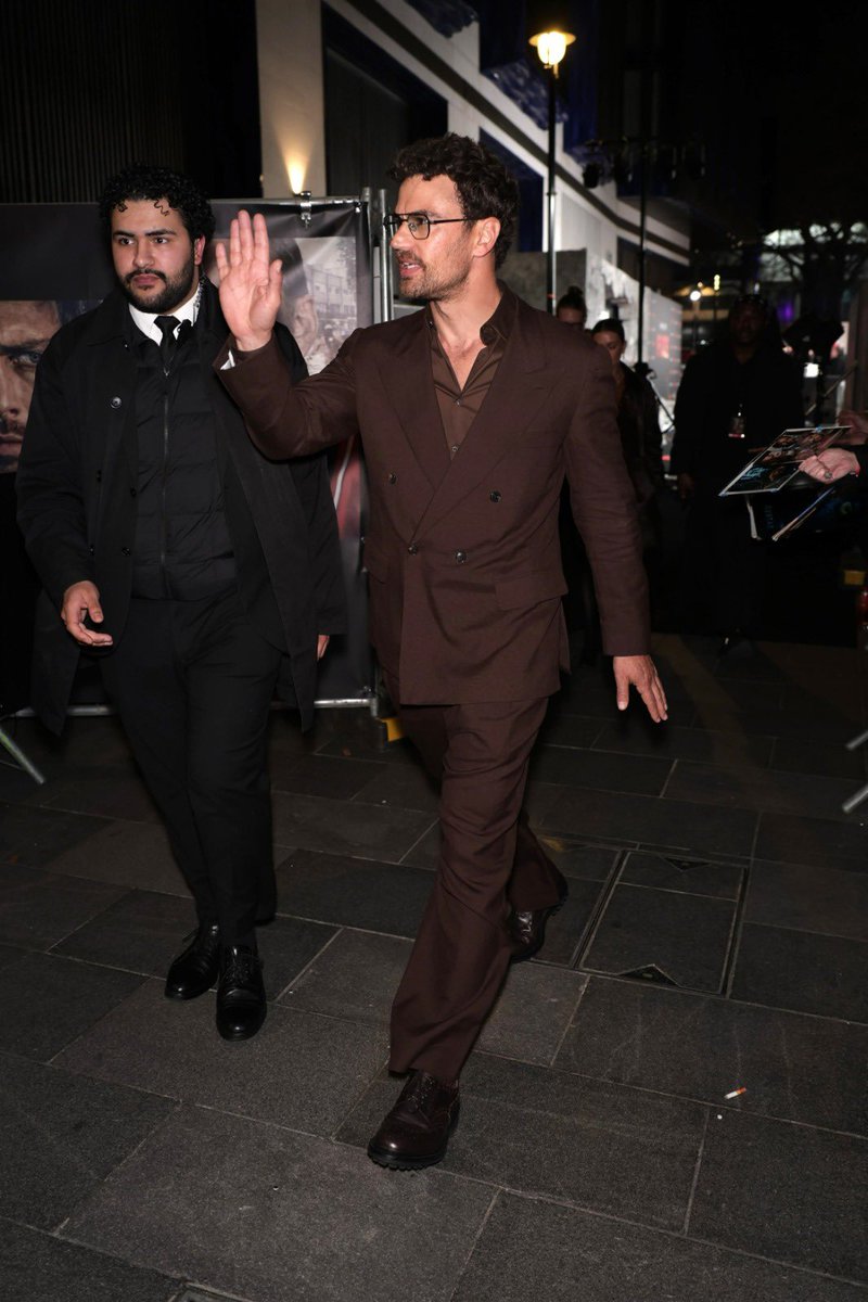 Theo James Updates tweet media