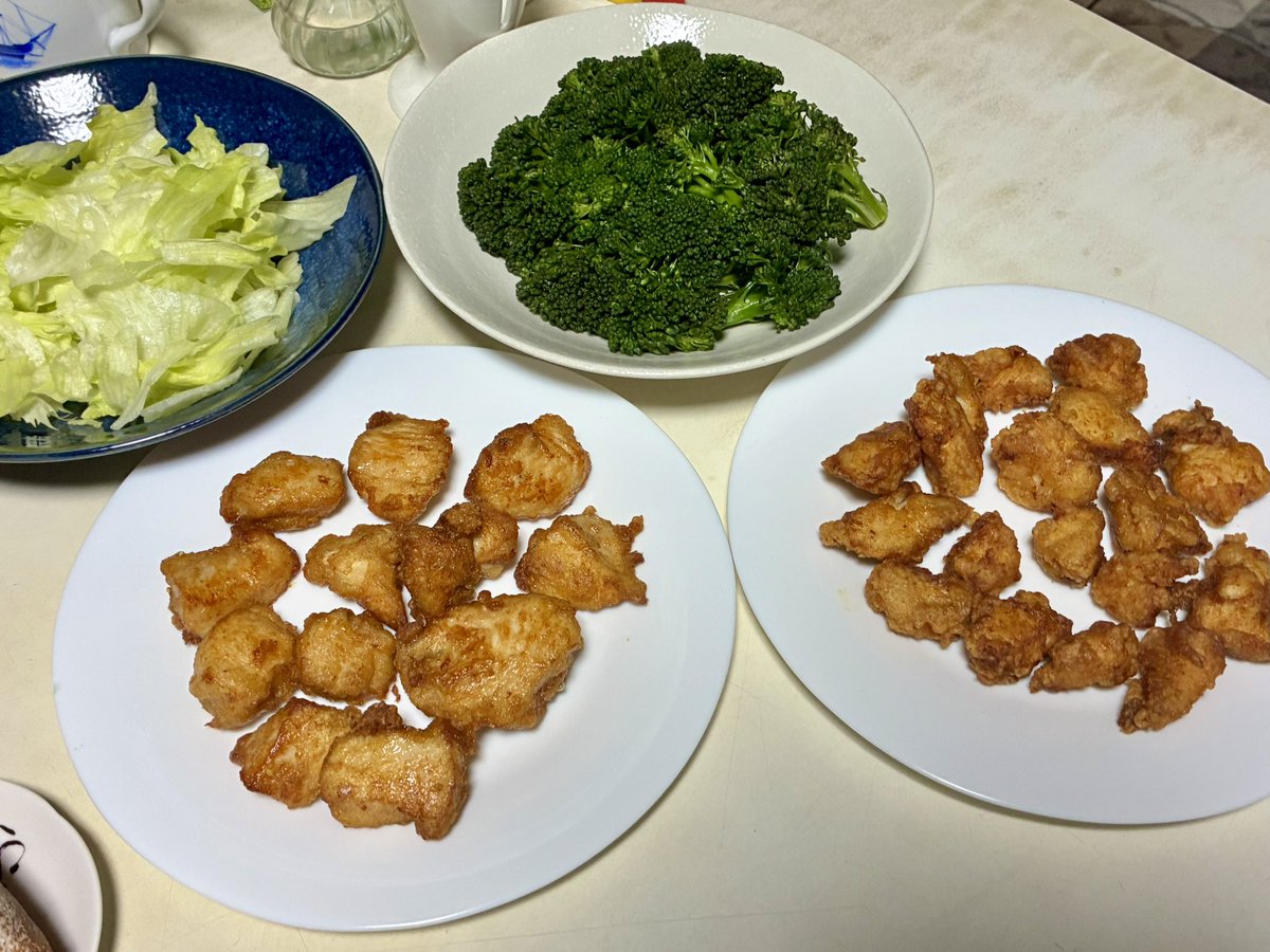 selfcontrorl's tweet photo. おはようございます😅
写真データ整理して、なんとか
ゴミ箱からサルベージ。

19、20日の晩ご飯です。

19日　唐揚げ、他

20日　カレーライス、他

#おうちごはん https://t.co/9bRTTd0cOB