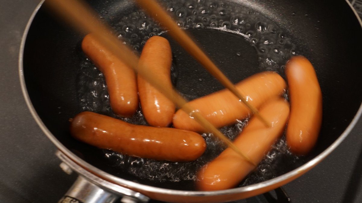 【公式】シャウエッセン tweet media