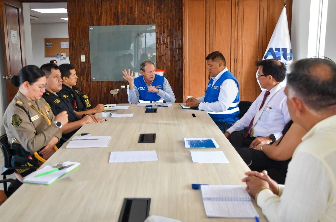 ATU_GobPeru's tweet image. 🚔🚍 𝐀𝐜𝐜𝐢𝐨𝐧𝐞𝐬 𝐚𝐫𝐭𝐢𝐜𝐮𝐥𝐚𝐝𝐚𝐬 𝐜𝐨𝐧𝐭𝐫𝐚 𝐥𝐚 𝐢𝐧𝐟𝐨𝐫𝐦𝐚𝐥𝐢𝐝𝐚𝐝 𝐩𝐨𝐫 𝐒𝐞𝐦𝐚𝐧𝐚 𝐒𝐚𝐧𝐭𝐚.

La #ATU, #PNP, #Sutran y la Fiscalía unen esfuerzos para reforzar operativos y combatir el transporte público informal en estas fechas,