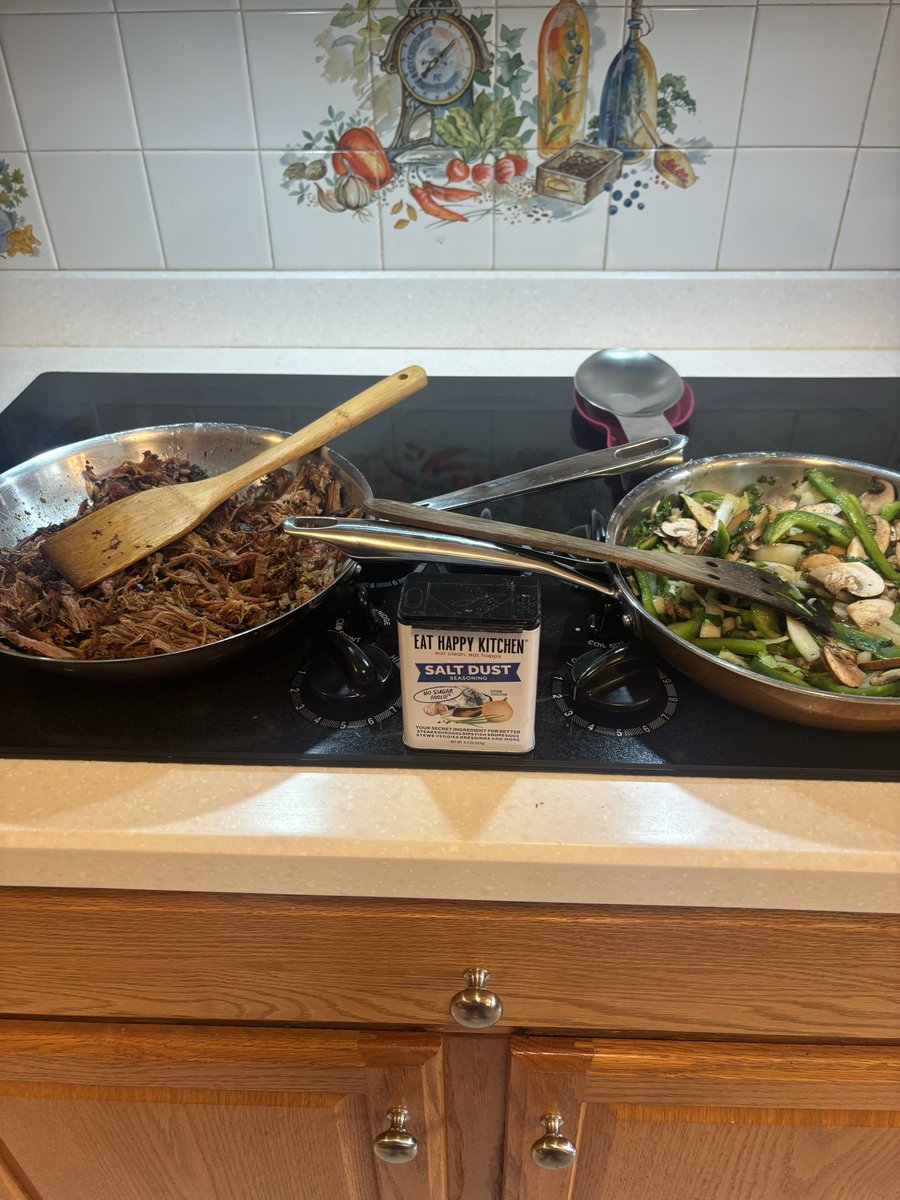 whaleman's tweet photo. @AnnaVocino making NSNG smoked beef brisket with peppers mushrooms and onions seasoned with salt dust. Absolutely love your seasonings💚💚💚💚 https://t.co/F1daKZSK2I