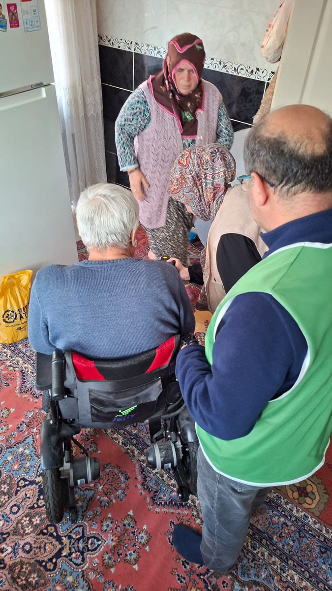 İyilik kapıları çalmaya devam ediyor 💚 

Adıyaman İHH olarak hayırseverlerin desteğiyle ihtiyaç sahibi kardeşimize tekerlekli sandalye ulaştırdık. Emeği geçenlerden  Allah razı olsun..
#iyilikherzamanheryerde 
#ihhinsaniyardım