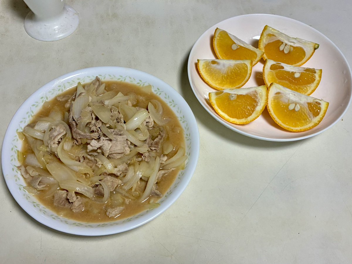 selfcontrorl's tweet photo. 21日〜23日の晩ご飯。

21日　スタミナ炒め、八朔

22日　煮込みハンバーグ

23日　ケチャップライス、スープ

#おうちごはん https://t.co/tzHJFg2YEe