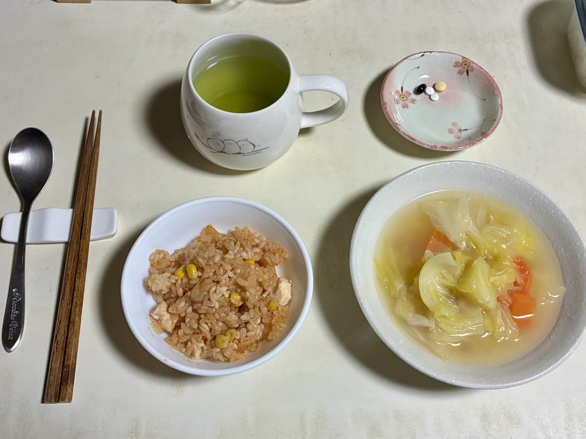 selfcontrorl's tweet photo. 21日〜23日の晩ご飯。

21日　スタミナ炒め、八朔

22日　煮込みハンバーグ

23日　ケチャップライス、スープ

#おうちごはん https://t.co/tzHJFg2YEe