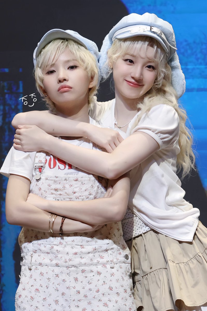 alnsanches's tweet photo. Maybe home is nothing but two arms holding you tight when you're at your worst.

#소연 #SOYEON #우기 #YUQI
#yuyeon #JSYQ
#아이들 #IDLE https://t.co/HKMVtL7L9W