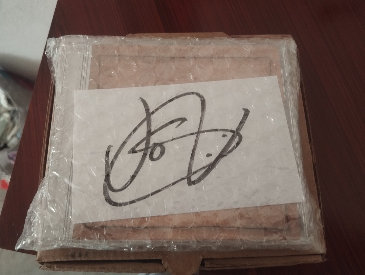AnalyticsJos's tweet photo. Al fin nos llegó, está hermoso gracias por cada detalle, gracias por este E.p pero sobretodo GRACIAS por hacer música, te amos y estamos muy orgullosxs de ti @JosDice 

Por cierto huele riquísimo. https://t.co/ZBSXH5rscC