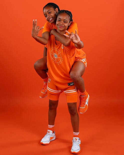 🟠𝚌𝟶𝚍𝚎_𝚘𝚛𝚊𝚗𝚐𝚎🟠 tweet media