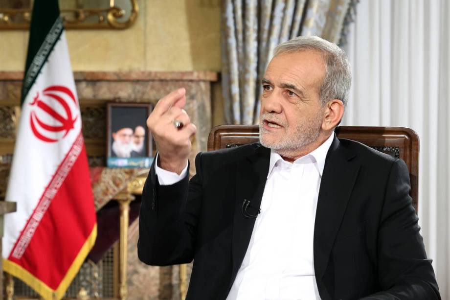 Iran 🇮🇷 is reportedly linking access to the Strait of Hormuz directly to yuan payments for oil, a bold economic maneuver that simultaneously tightens Tehran’s stranglehold over global energy flows and accelerates the push to move trade away from the US dollar 🇺🇸, dealing a