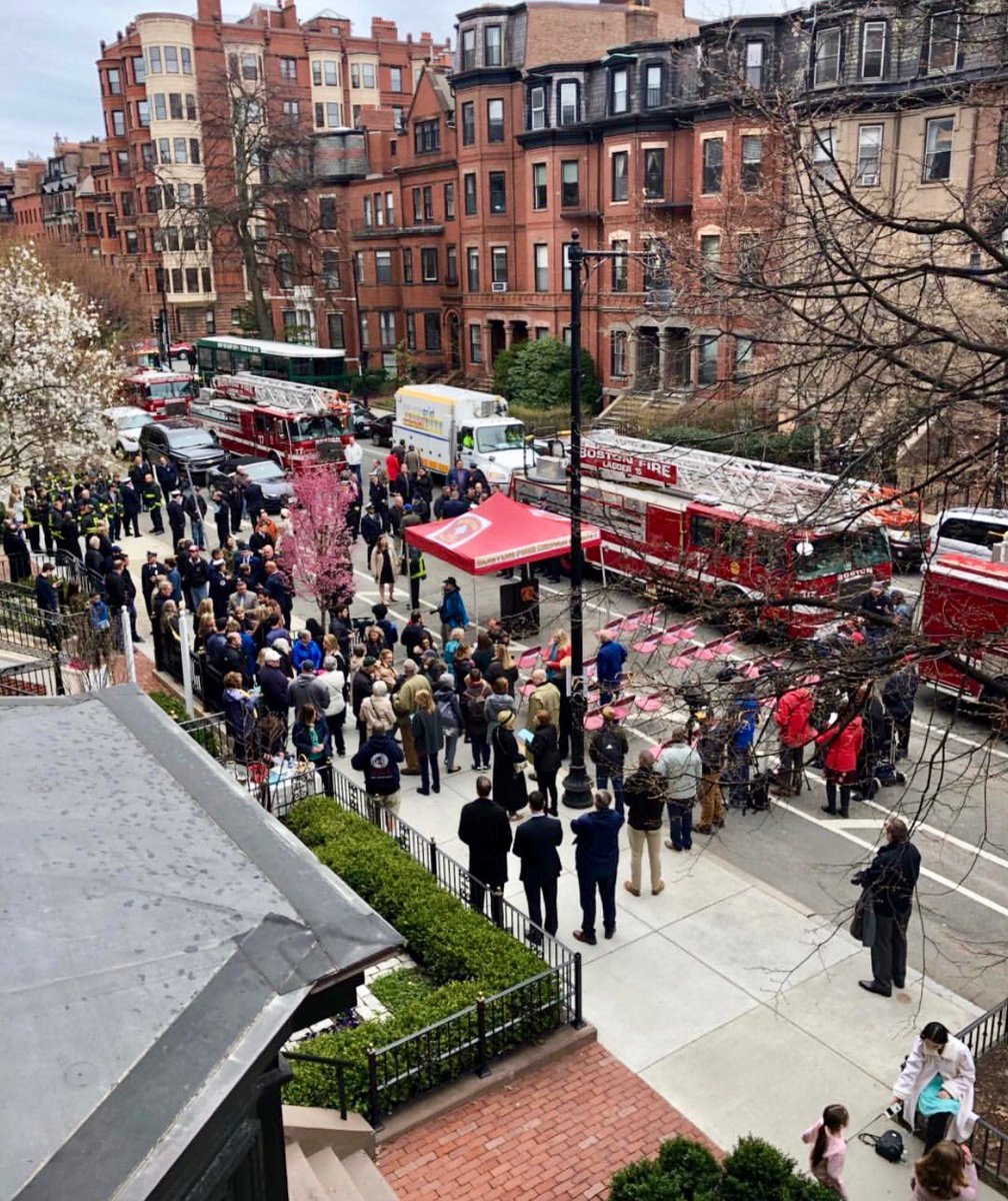 TheBostonIrish's tweet photo. #OTD, March 26, 2014, #Boston Firefighter Michael Kennedy of Ladder 15 + Lieutenant Edward Walsh of Engine 33 lost their lives battling a 9-alarm fire at 298 Beacon Street in Back Bay, caused by accidental sparks from welding. At the #MAStateHouse this week, @nickcollinsma of #SouthBoston + @RepDanRyan of #Charlestown finalized legislation to mandate training, oversight + accountability designed to protect #Massachusetts firefighters. https://t.co/9p4jW09TAz @BostonFire @LOCAL_718 @THE_PFFM