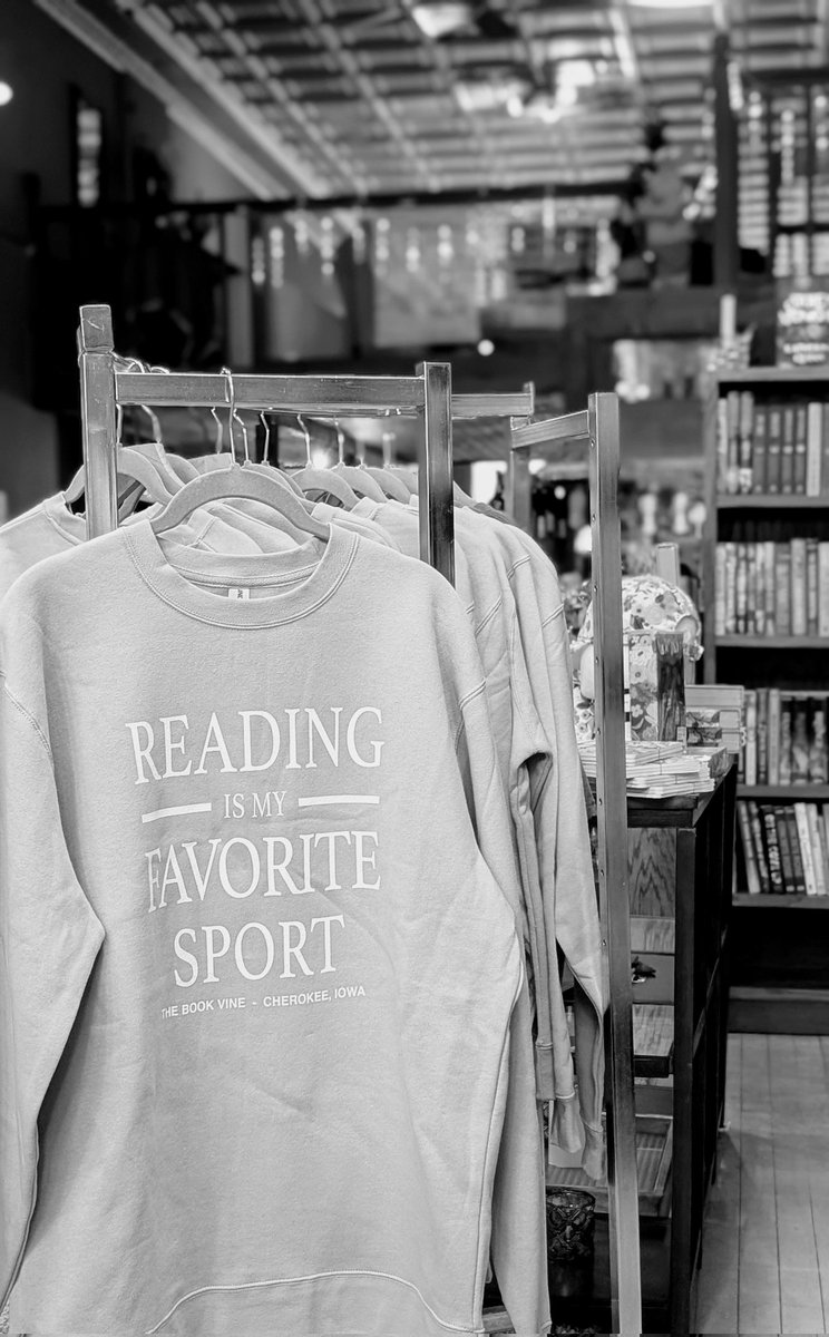 CindosaurusRex's tweet photo. 📚❤️ https://t.co/ZajqUkLwNX