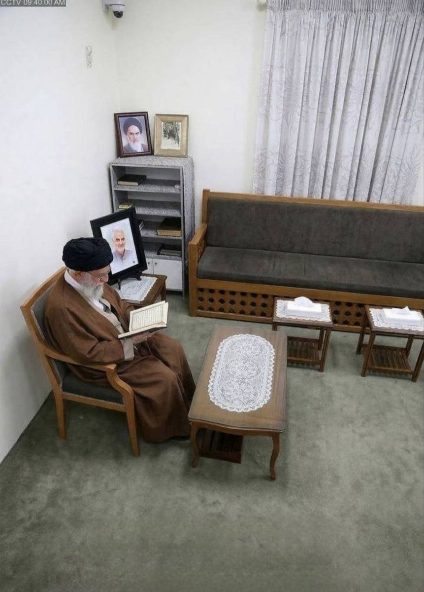 İran medyası şehit İmam’ın ofisindeki güvenlik kamerasının kaydettiği son görüntüyü yayınladı.😥
Seni anlamayanların, sana iftira atanların vay haline ey aziz imam😥