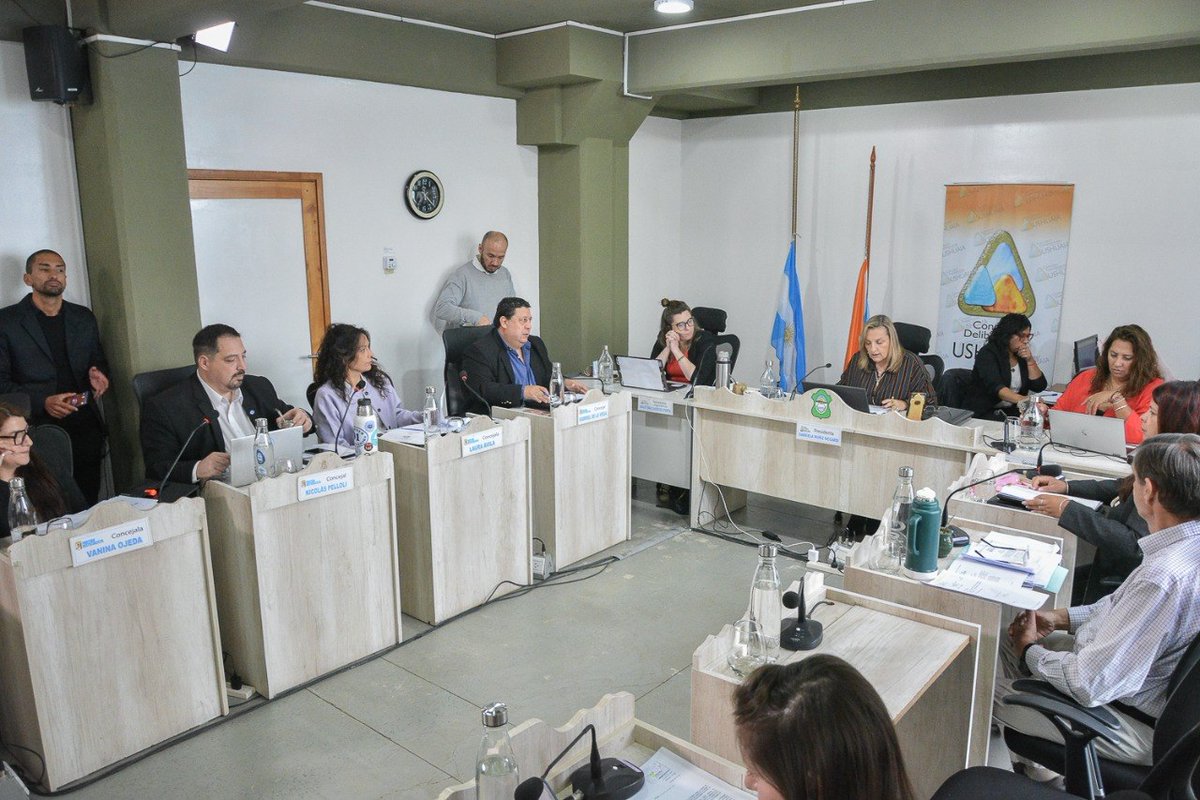 Laura Avila tweet media