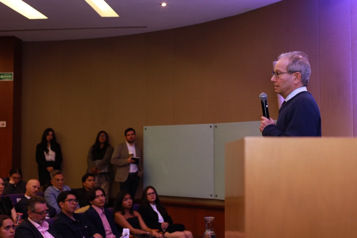 Tec_CSF's tweet photo. Celebramos 25 años de LRI en Campus Santa Fe con un foro que reunió evidencia, expertos globales y formación con impacto público para reflexionar sobre el presente y futuro de las relaciones internacionales. 
25 años formando líderes que entienden el mundo… y lo transforman 💡🌐 https://t.co/qlE9O5W4fg