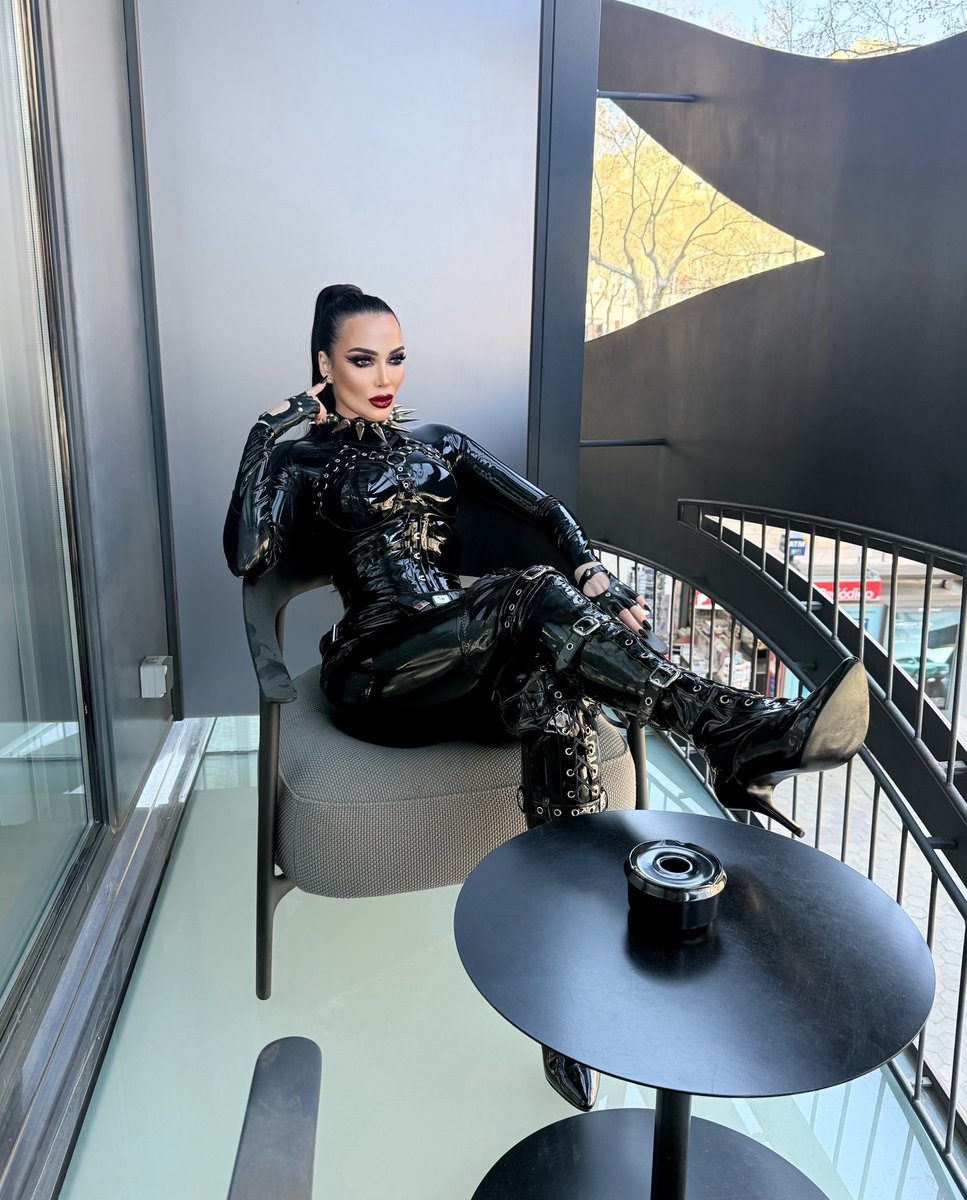 the_goddesskara's tweet photo. I’m just sitting here thinking about new ways to make you useful. https://t.co/xttWh8KAEF