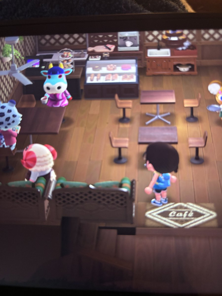 Awkward Girl tweet media