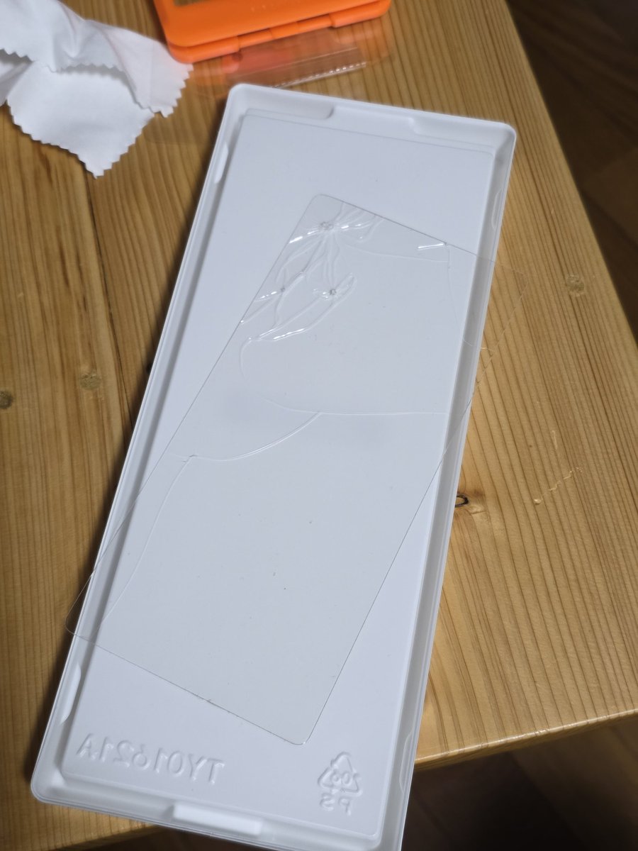 hedhu's tweet image. 保護フィルムの予備があったので一縷の望みをかけて剥がした。
全てのダメージを吸収してた #torras
全俺が感動した。

なんなら保護ガラス変えたことでキレイな画面が蘇った。
x.com/i/status/18912…