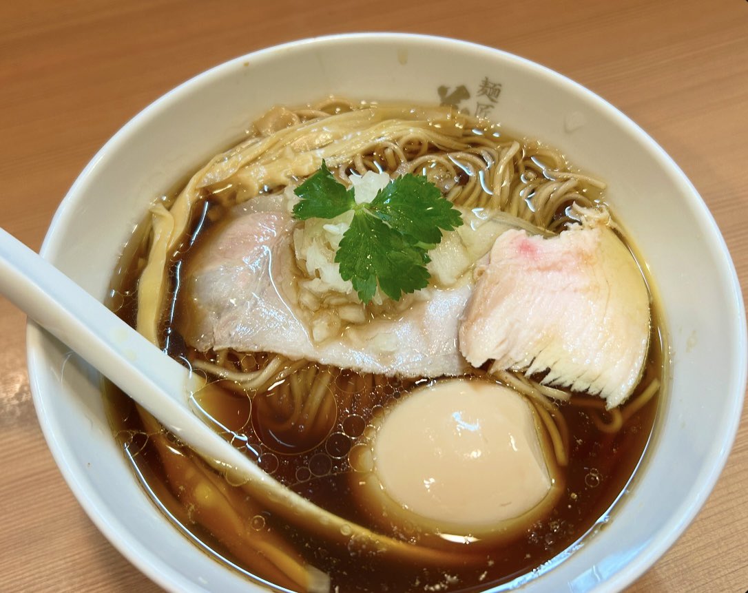 「麺匠 善し田」の 味玉醤油らぁ麺🍜
私好みのあっさり淡麗系で、懐かしいお味。
美味でした✨