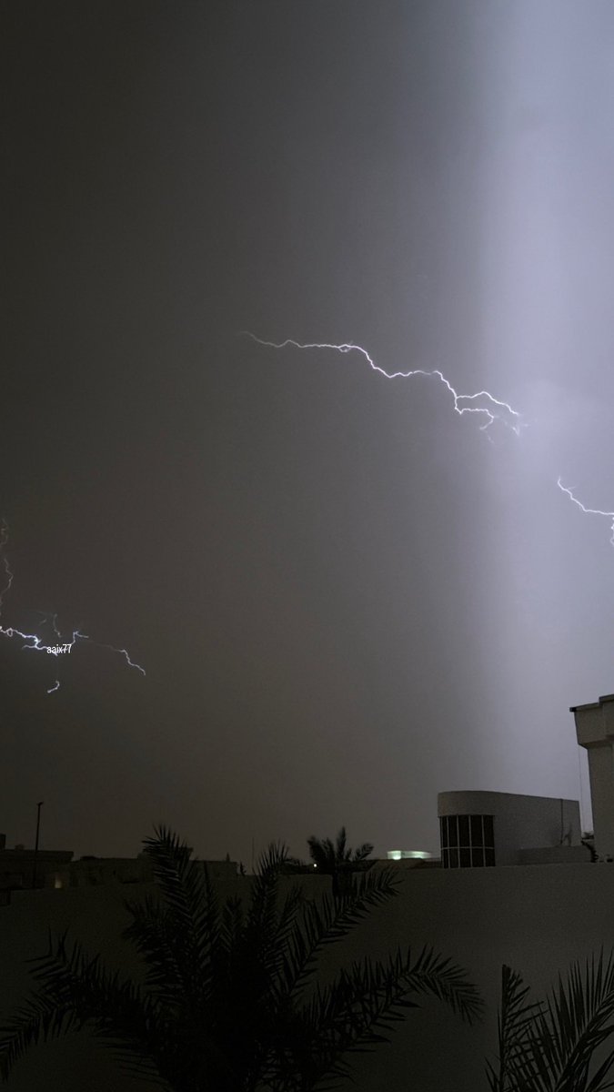 aaix77's tweet photo. برق ⛈️🖤 . https://t.co/Rm0D8JKnYL