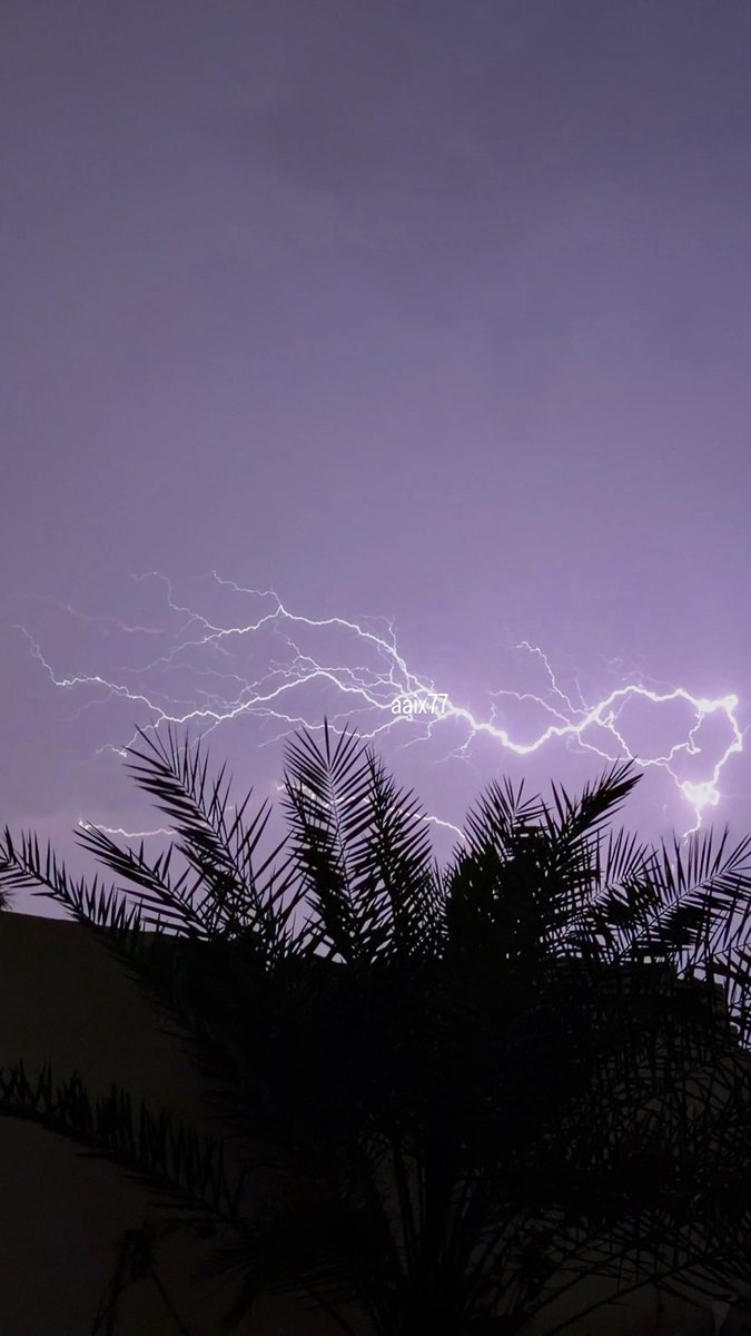 aaix77's tweet photo. برق ⛈️🖤 . https://t.co/Rm0D8JKnYL