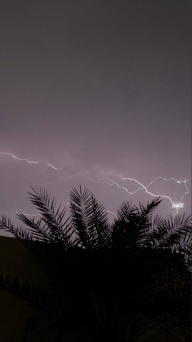 aaix77's tweet photo. برق ⛈️🖤 . https://t.co/Rm0D8JKnYL