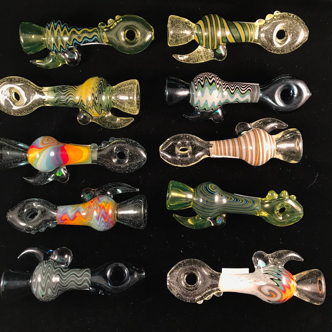 paulbrehm_'s tweet photo. My work is perfectly shaped with some of the #finest #linework in the #borosilicate movement! This latest order included #chillums #sherlocks #headyspoon and #directionalflow #carbcaps https://t.co/JLRLZGQH88