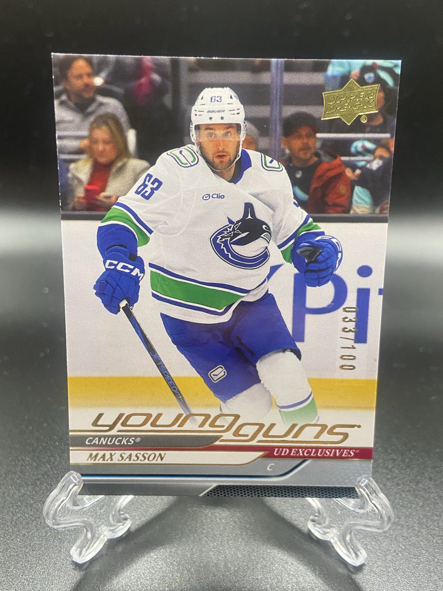 DeLyzer84's tweet photo. Time to catch up!! Been a minute… @UpperDeckSports 

18-19 Elias Pettersson Renewed Exclusives /100
24-25 Maxx Sasson Exlucies /100
25-26 Nikita Tolopilo Holiday Green
26-26 Nikita Tolopilo Clear Cut

@Canucks Young Guns Count - 321 https://t.co/eLLC9M5Flt