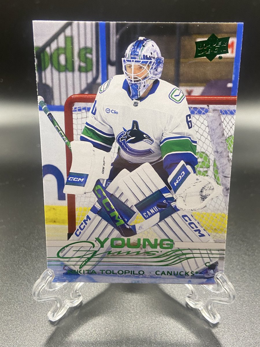 DeLyzer84's tweet photo. Time to catch up!! Been a minute… @UpperDeckSports 

18-19 Elias Pettersson Renewed Exclusives /100
24-25 Maxx Sasson Exlucies /100
25-26 Nikita Tolopilo Holiday Green
26-26 Nikita Tolopilo Clear Cut

@Canucks Young Guns Count - 321 https://t.co/eLLC9M5Flt