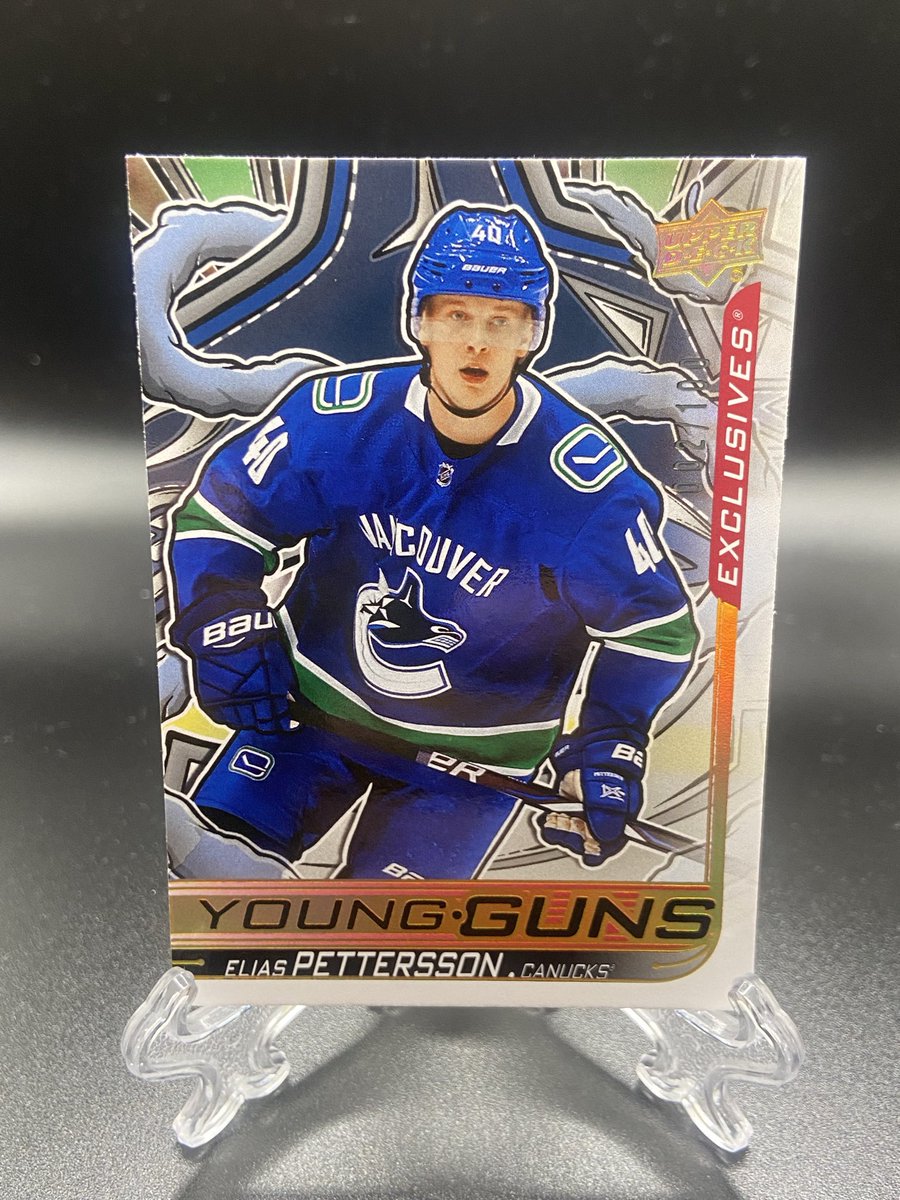 DeLyzer84's tweet photo. Time to catch up!! Been a minute… @UpperDeckSports 

18-19 Elias Pettersson Renewed Exclusives /100
24-25 Maxx Sasson Exlucies /100
25-26 Nikita Tolopilo Holiday Green
26-26 Nikita Tolopilo Clear Cut

@Canucks Young Guns Count - 321 https://t.co/eLLC9M5Flt