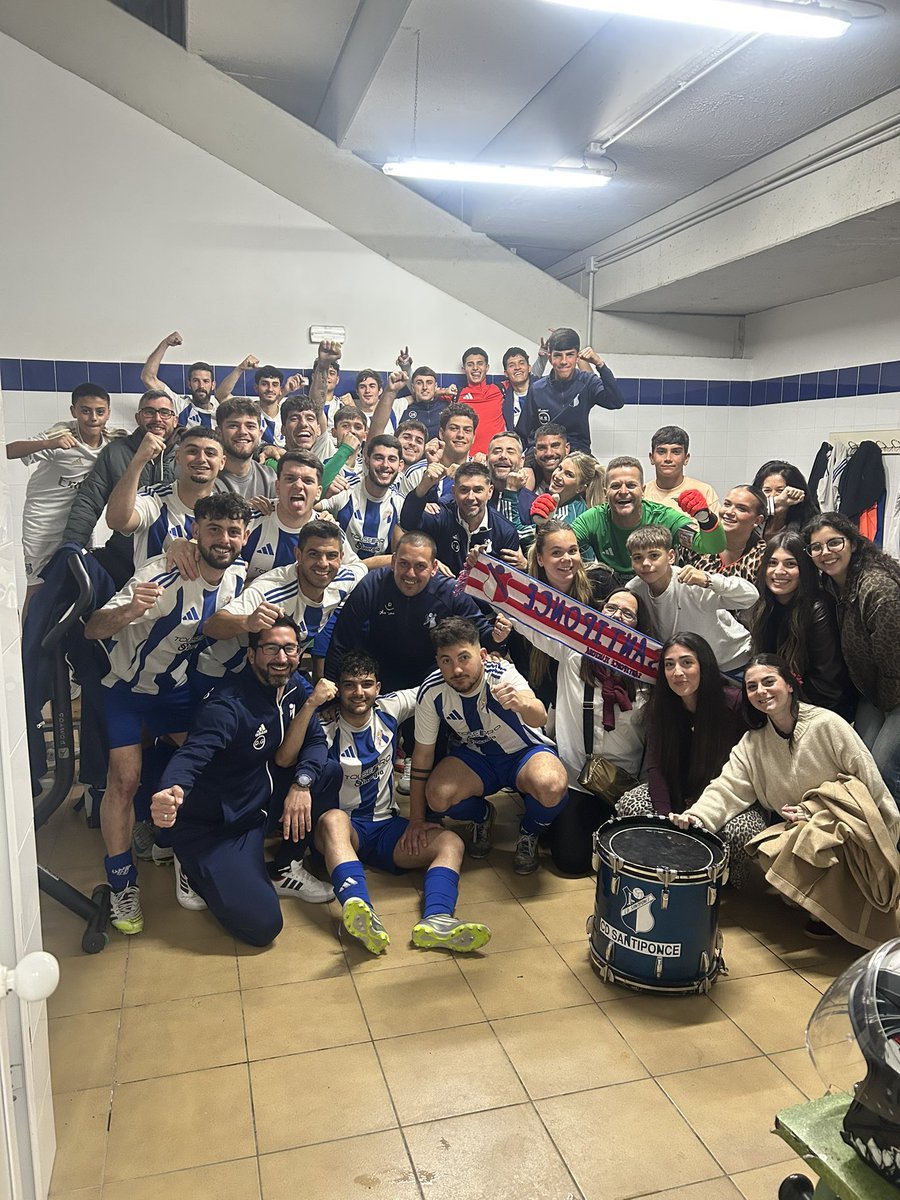 santiponce1964's tweet photo. ⚽ Gran victoria de nuestro Senior en casa, que continúa con su racha positiva en un momento clave de la temporada.

Quedan 5 finales y el equipo sigue creyendo y compitiendo al máximo.

Seguimos soñando 🙌

💪💙

#CDSantiponce #Senior #Seguimos #UnClubConHistoria https://t.co/boBuMhT0BJ