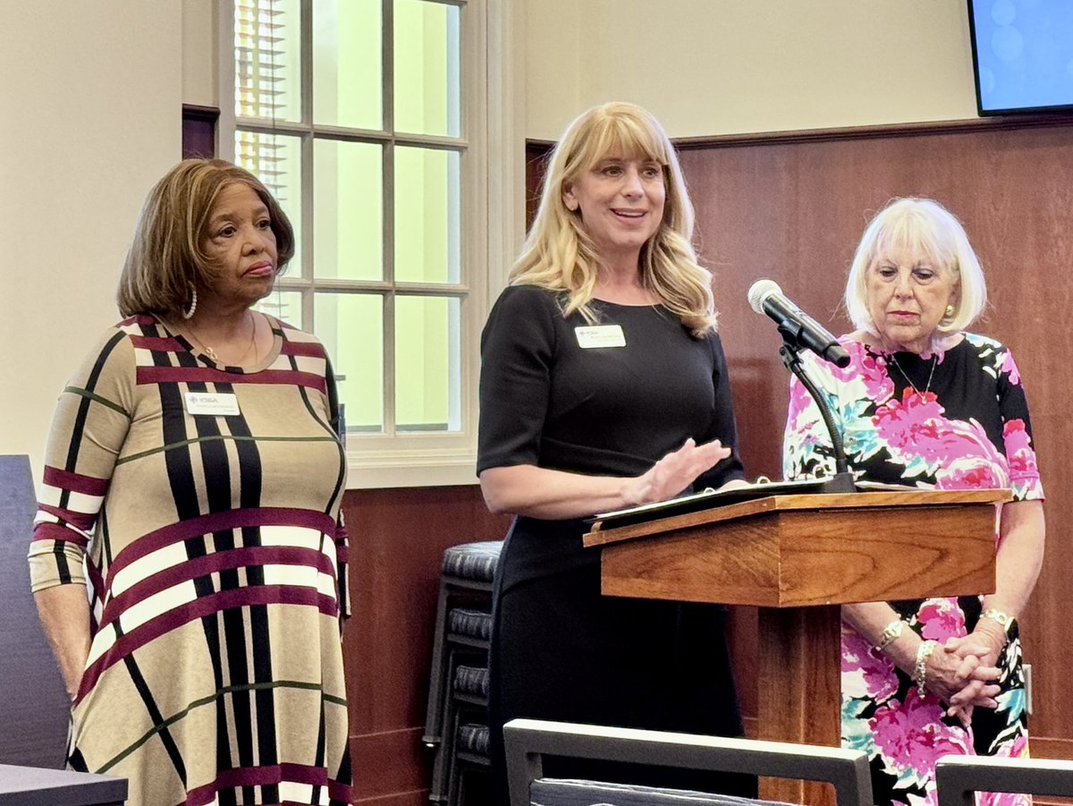 KSBA Executive Director Kerri Schelling, along with KSBA President Pamela Morehead, presented KSBA’s PEAK Award (Public Education Achieves in Kentucky), which honors a district program, tonight to <a href="/shelbycountysch/">Shelby Co Schools Ky</a>’s Shelby Academy, an innovative alternative education program.