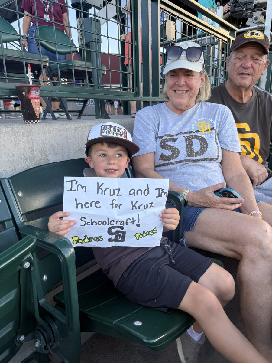 becky_hames's tweet photo. Thanks Kruz Schoolcraft, for the pics with my grandson, Kruz ❤️⚾️@KruzSchoolcraft @KeithArnold https://t.co/buCYU7BliU