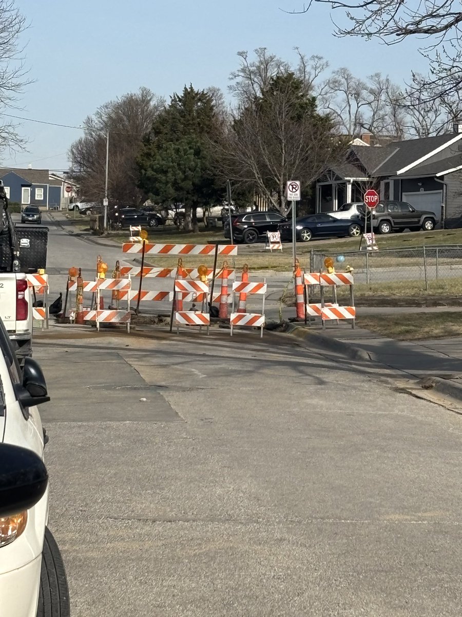 cbellebaybee's tweet photo. Hey @omahapublicwrks when will you be finished fixing this sinkhole on Washington St between 27th &amp; 30th? https://t.co/gt7Tu1AcFR