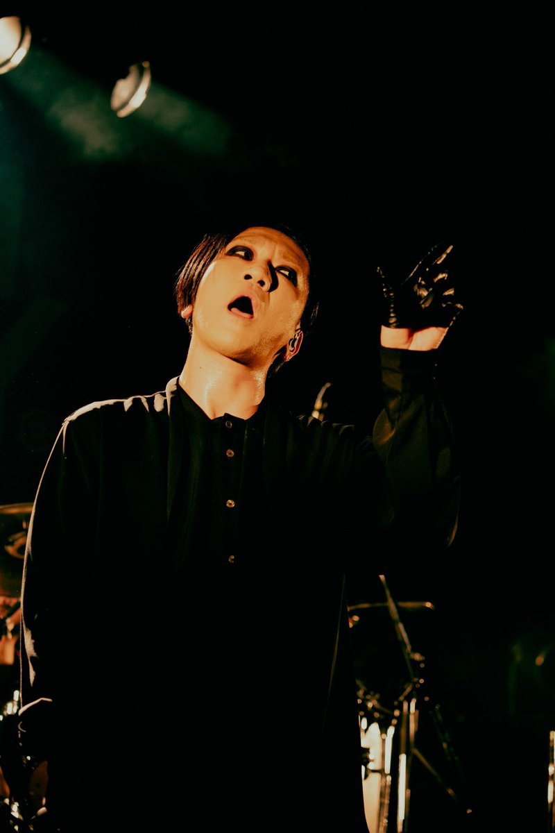 mansonfan_jpn25's tweet photo. ROTTENGRAFFTYのNOBUYAさんは頻繁にマンソンのバンTを着てくれていますよね！髪型近い写真を探しましたがこれとか…！ https://t.co/qW4DfHi2Kj