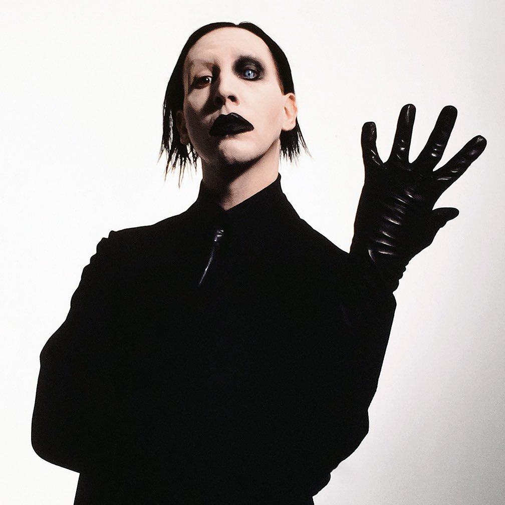 mansonfan_jpn25's tweet photo. ROTTENGRAFFTYのNOBUYAさんは頻繁にマンソンのバンTを着てくれていますよね！髪型近い写真を探しましたがこれとか…！ https://t.co/qW4DfHi2Kj