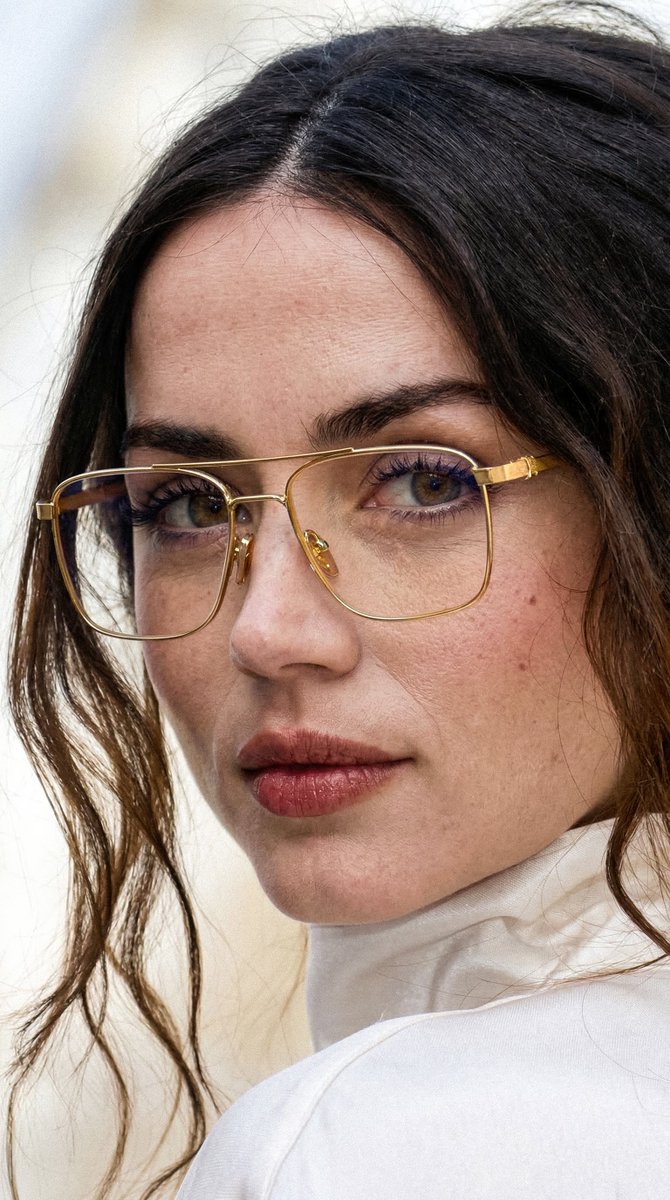 UHQ TWEETS tweet media