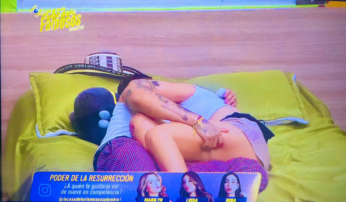 m a r • 🍒 tweet media