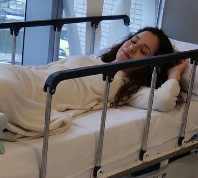 CSchwenniger's tweet photo. Noelia Castillo Ramos:
Gequält von einem übergriffigen, überforderten Staat,
gepeinigt und missbraucht von der Kulturbereicherung,
zerstört von unfassbar grausamen Torturen,
einzigen Ausweg im Freitod gesehen.

Ein Schicksal, das kälteste Herz zu Tränen rührend.
Das erste Mal nach unendlich langem Martyrium Erlösung gefunden, wie ihr Gesichtsausdruck zeigt. Ein winziges Licht des Trostes in diesem herzzerreißenden Schicksal.