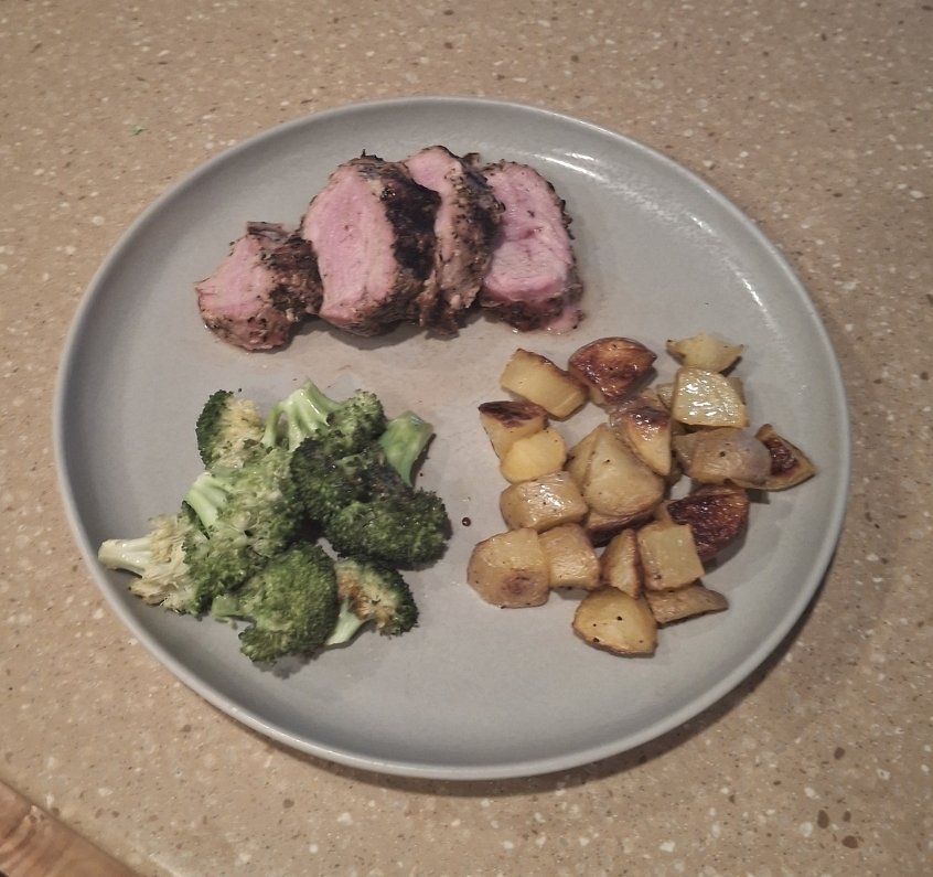 todds99's tweet photo. @CSleeve16374 @JPGraziano Pork tenderloin. Keeping it healthy tonight Cream. https://t.co/yYX1FmZgPd