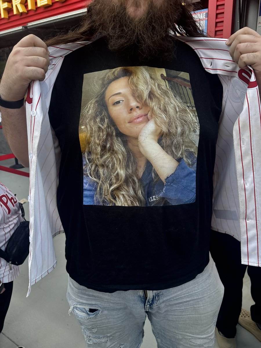 Emily Smith tweet media