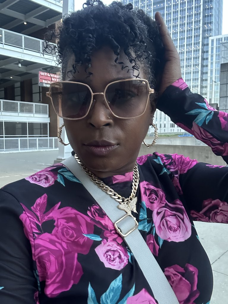 MzButterfly513's tweet image. Concert #2 this year. 
😜🥰🎤🎶

#WeOutchea
#ForThe26
#NewEdition
#BoyzIIMen
#ToniBraxton
