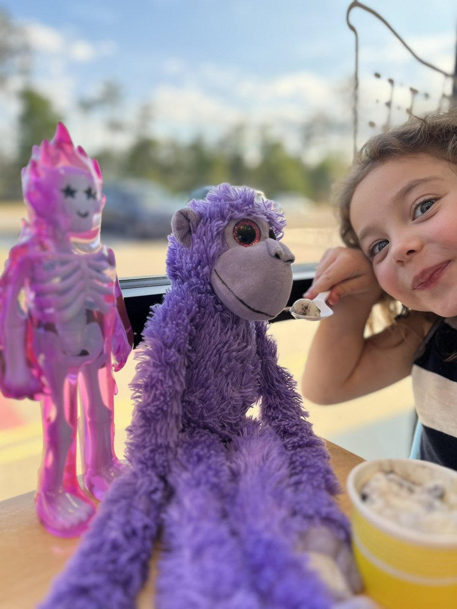 Date night with my 5 year old and she insisted we bring “Ghostar” and “Uva” (her favorite monkey plushie) for ice cream.