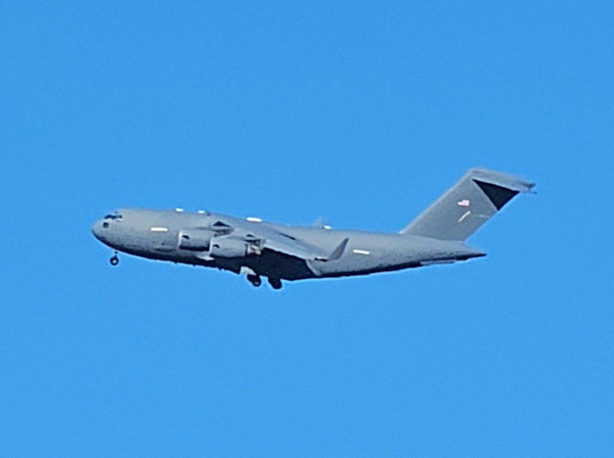 Borrowed7Time's tweet photo. Quick phone shot:
I was outside doing some work & caught this C-17A from McGuire AFB (KWRI) arriving at McChord AFB (KTCM).
99-0058 #AE0804 RCH816
@sipjack1776 @LadyAstroJet @toystark6886 https://t.co/aADJlLUiBw