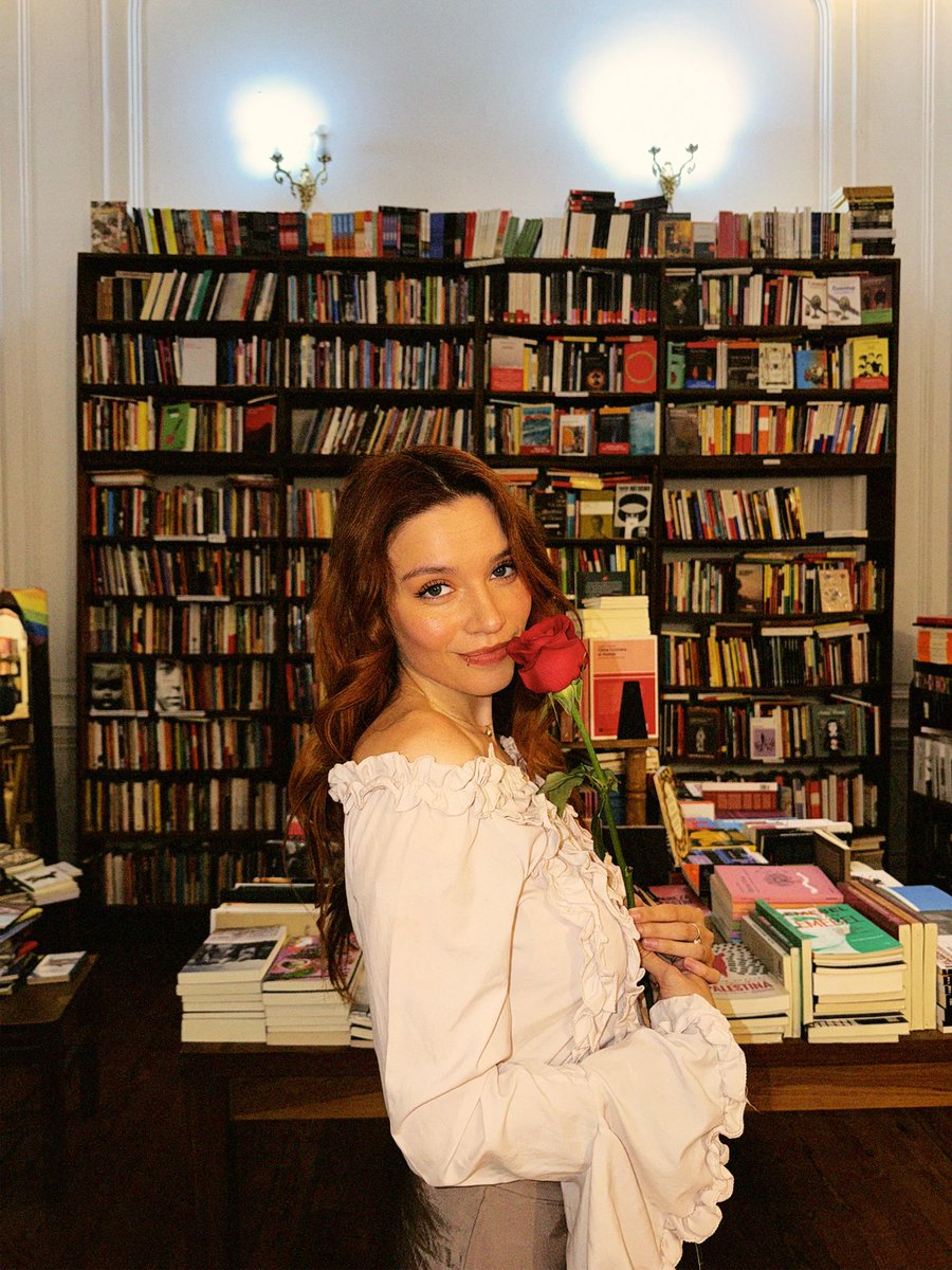 Mica Suarez tweet media