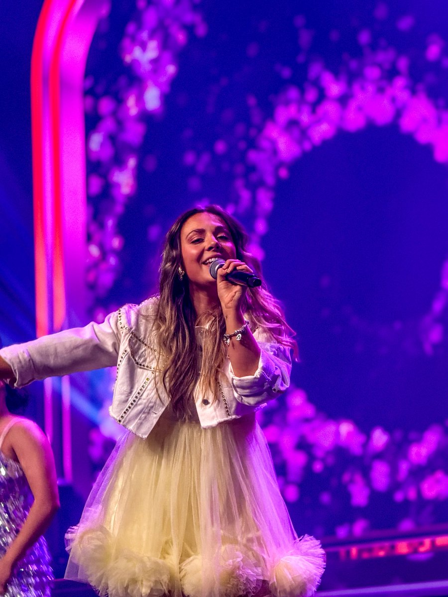 raph is seeing ariana tweet media