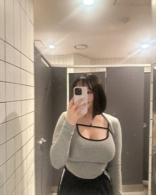 ひなみ tweet media