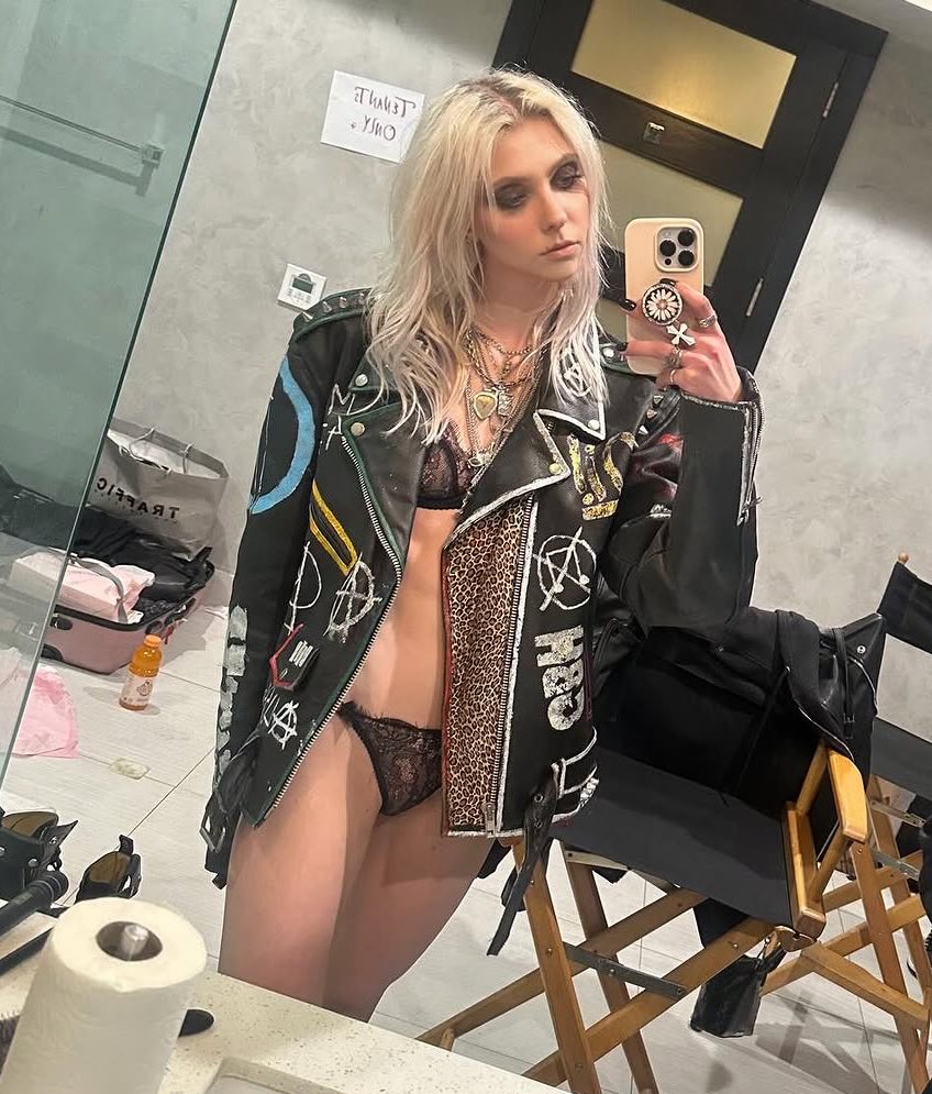 The Pretty Reckless Source tweet media